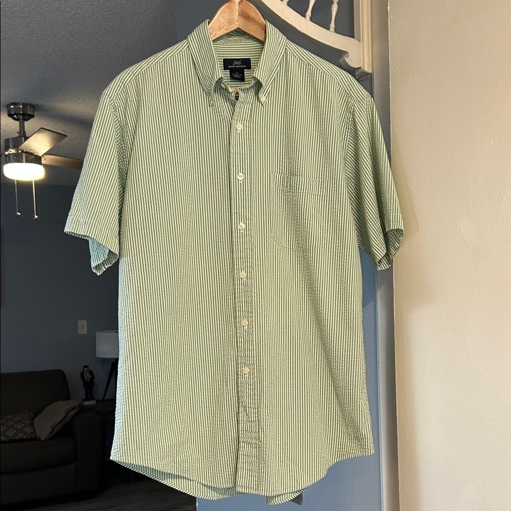 Brooks Brothers Seersucker Green & White Striped Casual Button Up Shirt Size M